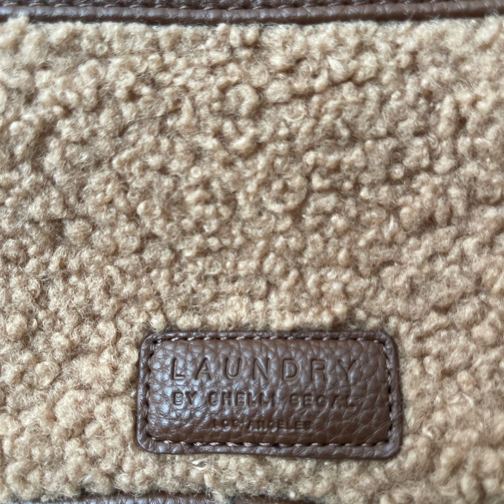 Laundry by Shelli Segal cute cross body bag